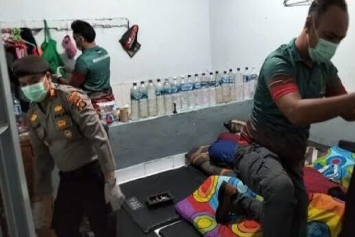 Petugas Gabungan Sidak Rutan Negara, Sasar Blok Narkoba 1