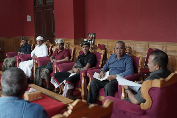 Polemik Lahan Depan Pura Segara, Dijadikan Usaha Bar, Krama Adat Sinalud Datangi DPRD Buleleng 1