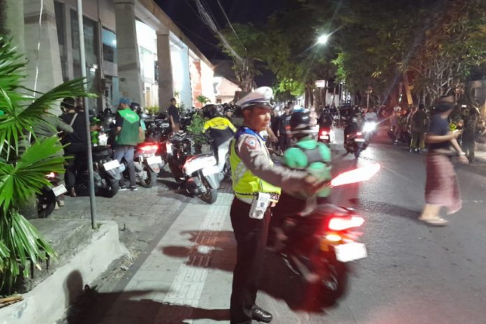 Polisi Tertibkan Ojol Liar Di Kuta 1