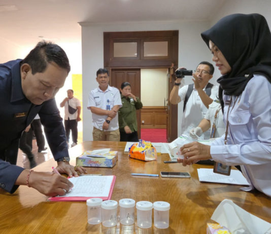 Puluhan Anggota DPRD Badung Jalani Tes Urine