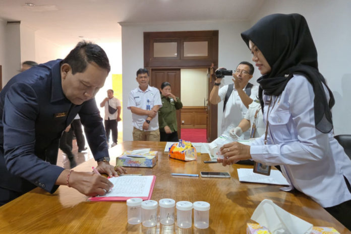 Puluhan Anggota DPRD Badung Jalani Tes Urine 1