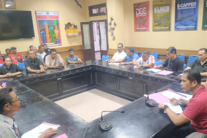 Puluhan Pensiunan Perusda MGS Mengadu Ke Disperinaker Badung 1