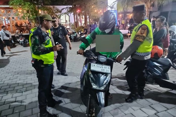 Razia Di Tibubeneng, Banyak Ojol Pakai Akun Ilegal 1