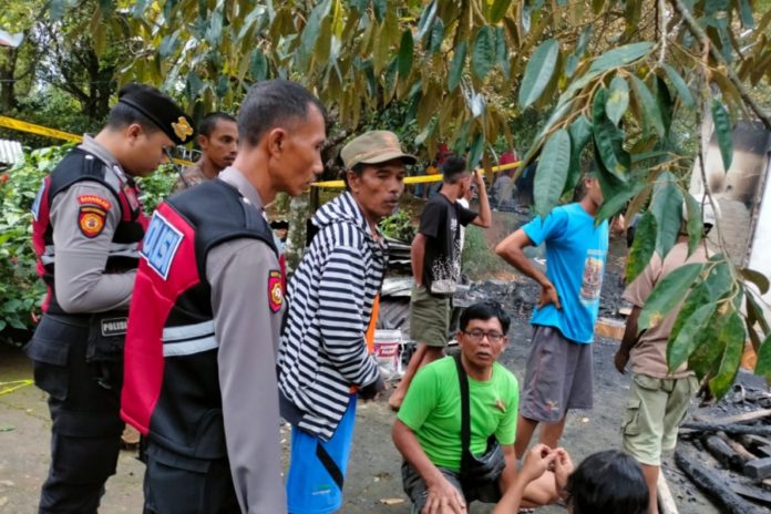 Rumah Warga Lemukih Kebakaran, Cengkeh Hingga Uang Tunai Hangus 1