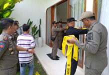 Satpol PP Badung Pasang Patok Pembatas di Vila Canggu
