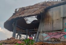 Tersambar Petir, Atap Restoran di Padangbai Terbakar