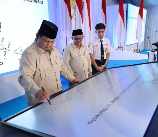 2026, Ditargetkan 1 Juta Panel Interaktif Terpasang di Sekolah