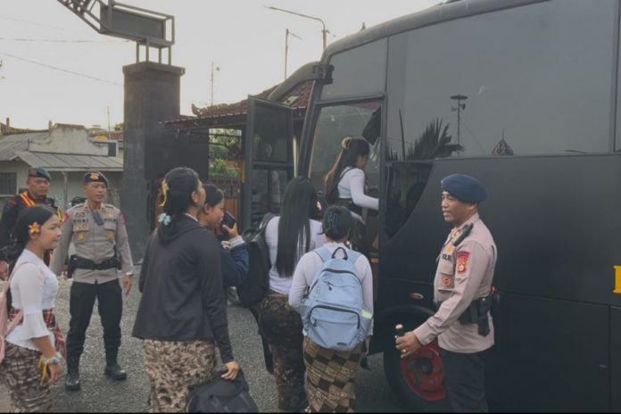 Antisipasi Lakalantas Pada Siswa, Brimob Gilimanuk Fasilitasi Bus Sekolah Gratis 1