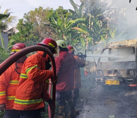 Baru Saja Diparkir, Angkot di Subagan Terbakar