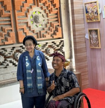 Beli Lukisan di IKM Bali Bangkit, Megawati Ajak Kepala Daerah se-Bali Maknai Filosofi “Tat Twam Asi”