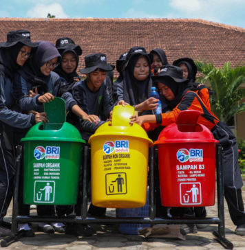 BRI Ajak Generasi Muda Jaga Ekosistem Lingkungan lewat Tanam Mangrove dan Kelola Limbah Plastik