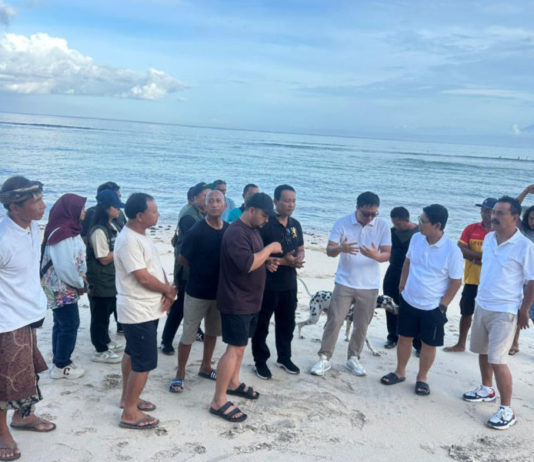 Bupati Adi Arnawa Dialog dengan Komunitas Masyarakat Pantai Bingin