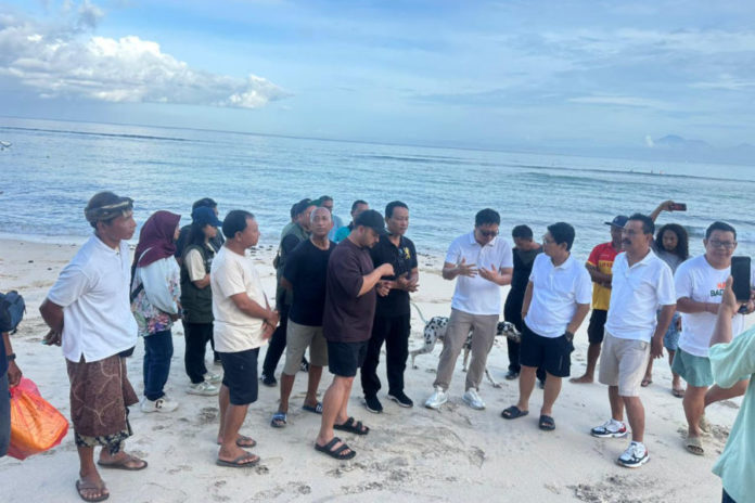 Bupati Adi Arnawa Dialog Dengan Komunitas Masyarakat Pantai Bingin 1