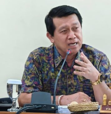 Dikaitkan dengan Izin Pembangunan Lift Kaca Pantai Kelingking, Nyoman Suwirta: Perizinan Ditangani DPMPTSP