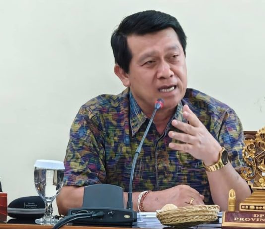 Dikaitkan dengan Izin Pembangunan Lift Kaca Pantai Kelingking, Nyoman Suwirta: Perizinan Ditangani DPMPTSP