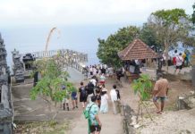 Dinilai Rusak Keindahan Alam, Wisatawan Kecewa Ada Lift Kaca di Pantai Kelingking