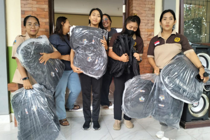 Disdikpora Bagikan Ribuan Tas Sekolah Untuk Siswa 1