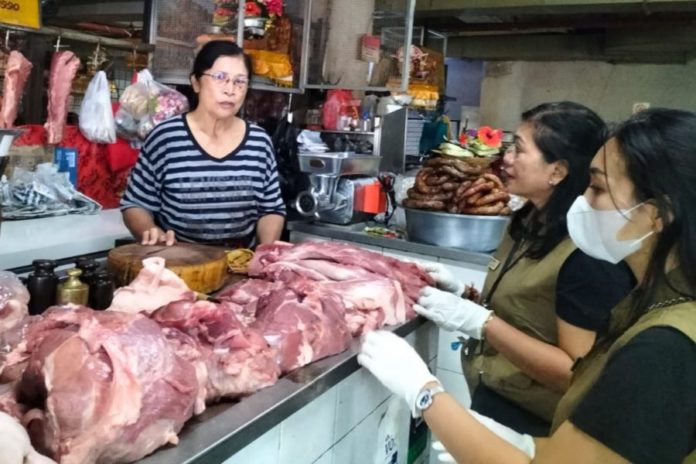Distan Denpasar Periksa Daging Babi Di 34 Pasar Jelang Galungan, Ini Hasilnya 1