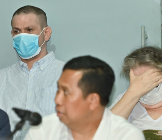 Gunakan Kursi Roda dan Dibopong Petugas, Lindsay June Sandiford Diserahkan ke Pemerintah Inggris