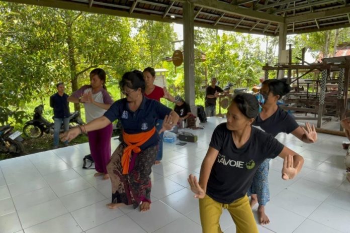 ISI Bali Hadirkan Tari Pependetan Nirmala Untuk Komunitas Difabel Bengkala 1