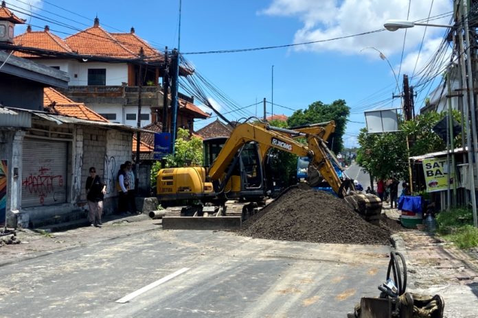 Jalan Gunung Agung Ditutup, Ini Penjelasan PDAM Soal Pemasangan DMA 2