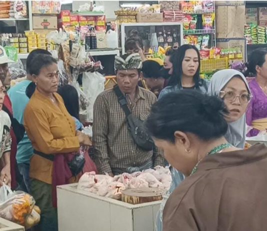 Jelang Galungan, Harga Daging Ayam di Jembrana Merangkak
