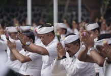 Jelang HUT ke-54 KORPRI, Pemkab Karangasem Sembahyang Bersama di Pura Jagatnatha