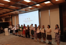 Konjen RRT Serahkan Beasiswa Senilai Rp400 Juta