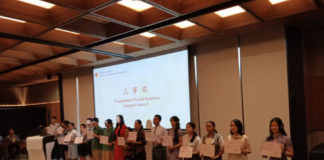 Konjen RRT Serahkan Beasiswa Senilai Rp400 Juta