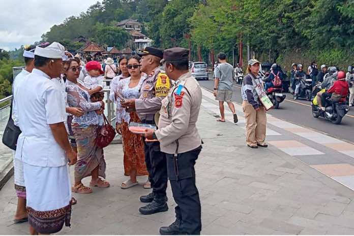 Kunjungan Wisatawan Ke Penglipuran Melonjak Saat Galungan 1