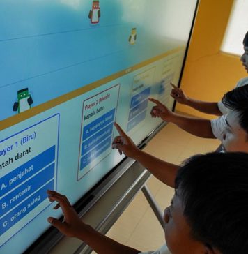 Luncurkan ‘Smartboard,’ Presiden Prabowo Lihat Langsung Penggunaannya di SMPN 4 Bekasi