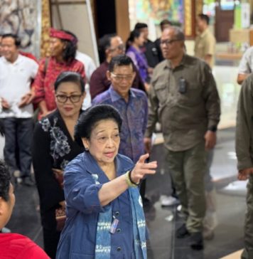 Megawati Kunjungi Sejumlah Stand Pameran IKM Bali Bangkit