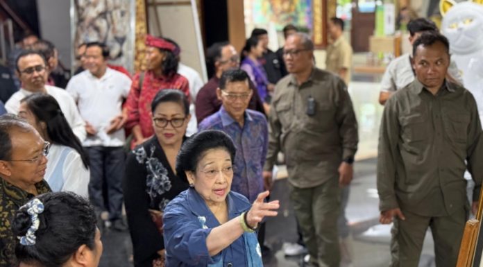 Megawati Kunjungi Sejumlah Stand Pameran IKM Bali Bangkit