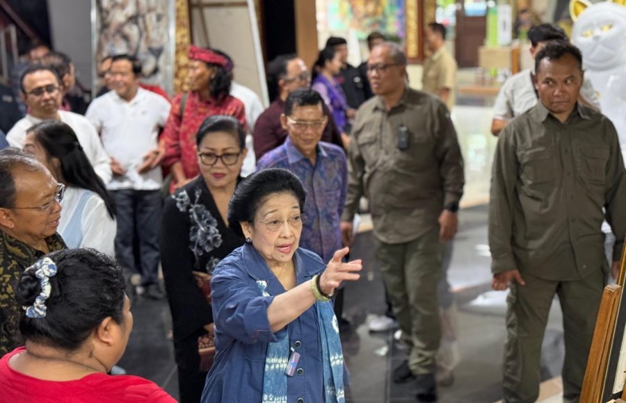 Megawati Kunjungi Sejumlah Stand Pameran IKM Bali Bangkit