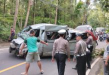 Mobil Bawa Belasan Wisatawan China Lakalantas di Padangbulia, Ada Korban Tewas