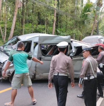 Mobil Bawa Belasan Wisatawan China Lakalantas di Padangbulia, Ada Korban Tewas