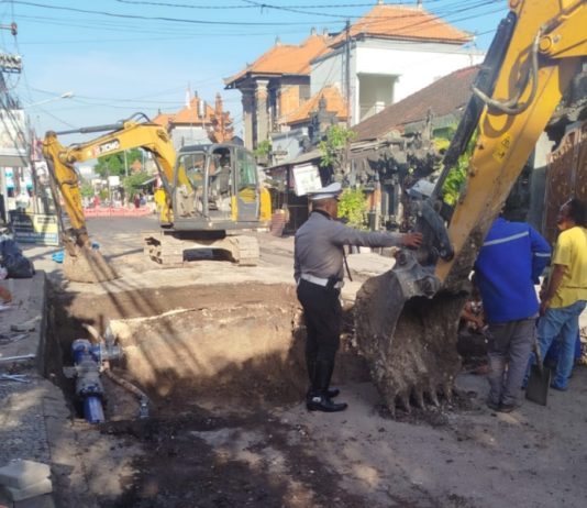 Pemasangan Box Fit PDAM, Giliran Jalan Tangkuban Perahu Ditutup