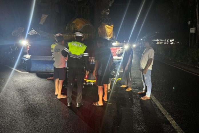 Pemotor Hantam Patung Buaya Di Delod Berawah 1