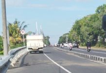 Penertiban Berulang Kali, Truk Langgar Larangan Parkir di Bypass Ida Bagus Mantra Masih Marak