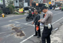 Pengendara Motor Tewas Terlindas Truk di Abiantuwung