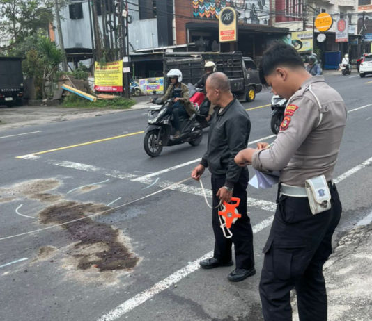 Pengendara Motor Tewas Terlindas Truk di Abiantuwung