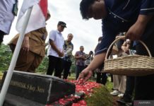 Peringatan Gugurnya Ribuan Nakes dalam Penanganan COVID-19, Kemenkes Gelar Tabur Bunga