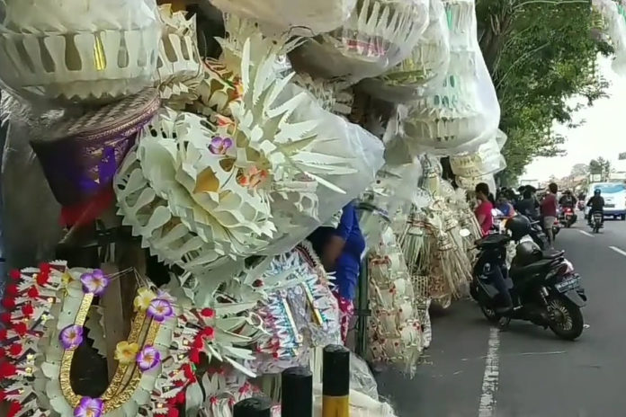 Perlengkapan Penjor Diserbu Pembeli, Pemkab Badung Terus Tekan Inflasi Jelang Galungan 1