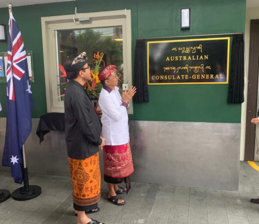 Pertama, Konsulat-Jenderal Australia Gunakan Aksara Bali di Plakat Namanya