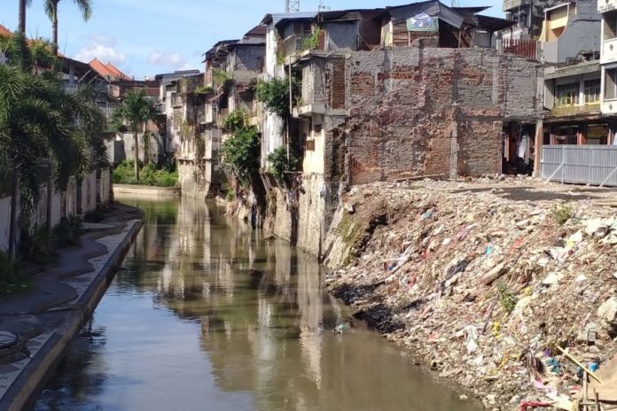 Pertokoan Jalan Sulawesi Ditata, Pemilik Sepakat Bangunan Menjauh 3 Meter Dari Sungai 1