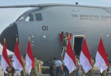 Pesawat Angkut Terbesar Milik TNI AU Tiba, Presiden Prabowo Lakukan Prosesi Penyiraman Air Kembang