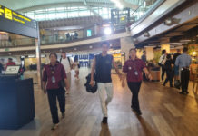 Petugas Rudenim Deportasi Dua WNA