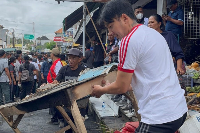 Puing Puing Kebakaran Kios Pasar Menanga Dibersihkan 1