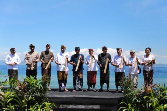 Puluhan Tari Pendet Pasepan Meriahkan Pembukaan Nusa Penida Festival 2025 2