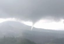 Pusaran Awan Mirip Puting Beliung Muncul di Dekat Gunung Batur